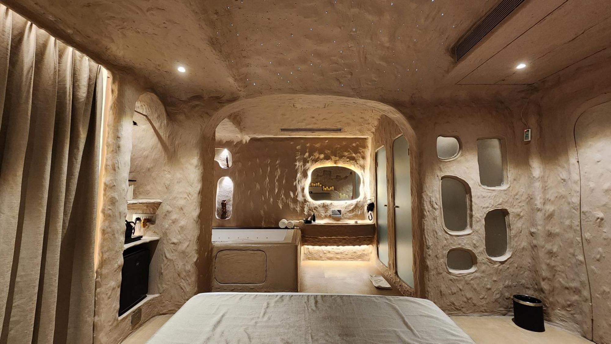 Dragonfly Hotel - The Art Hotel Mumbai Exteriör bild