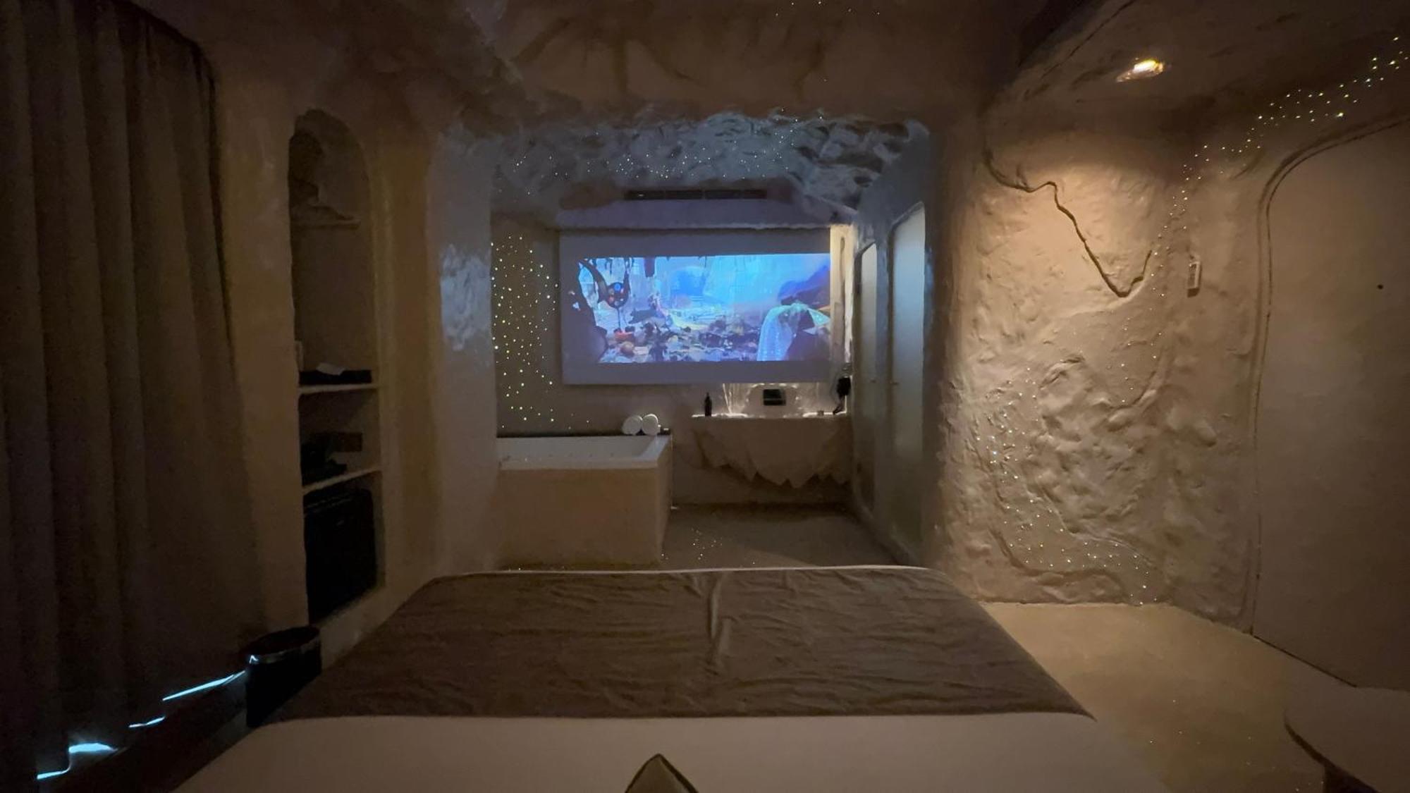 Dragonfly Hotel - The Art Hotel Mumbai Exteriör bild