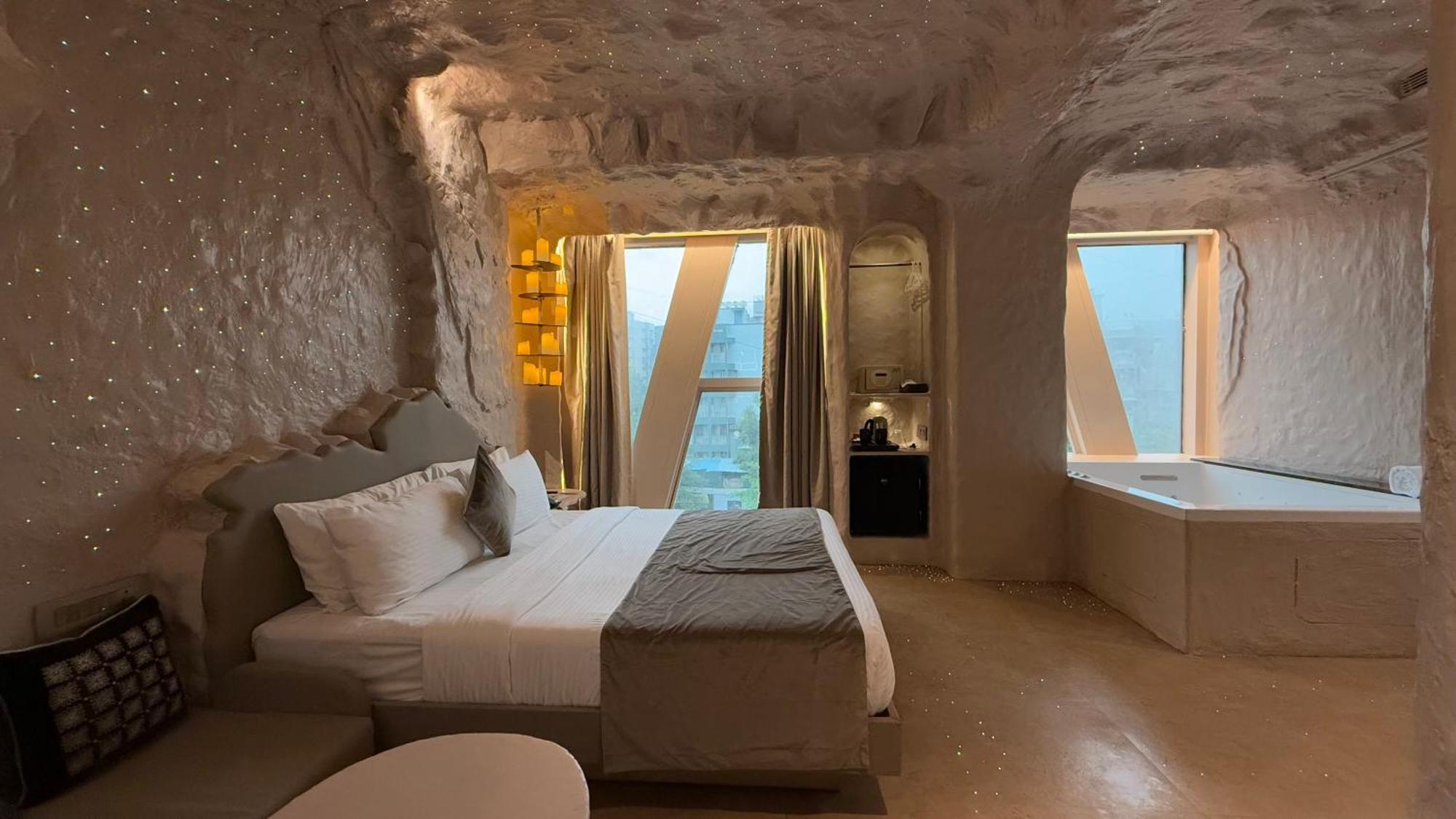 Dragonfly Hotel - The Art Hotel Mumbai Exteriör bild