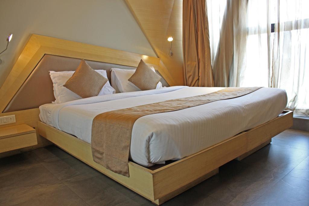 Dragonfly Hotel - The Art Hotel Mumbai Exteriör bild
