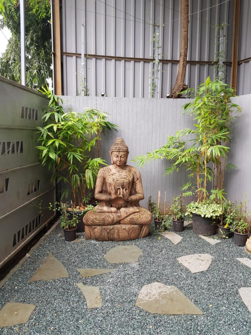 Dragonfly Hotel - The Art Hotel Mumbai Exteriör bild