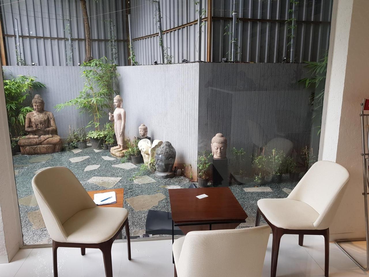Dragonfly Hotel - The Art Hotel Mumbai Exteriör bild