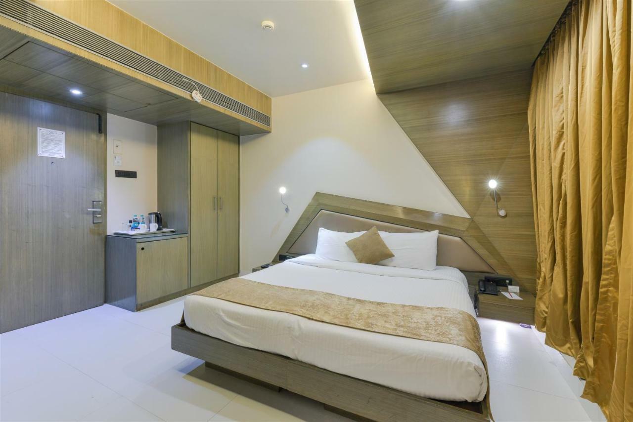 Dragonfly Hotel - The Art Hotel Mumbai Exteriör bild